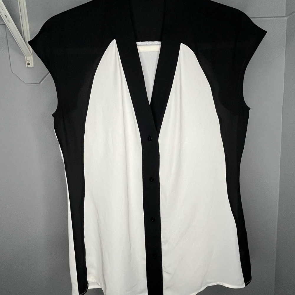 Worthington Black and White Cap Sleeve Button Down Shirt